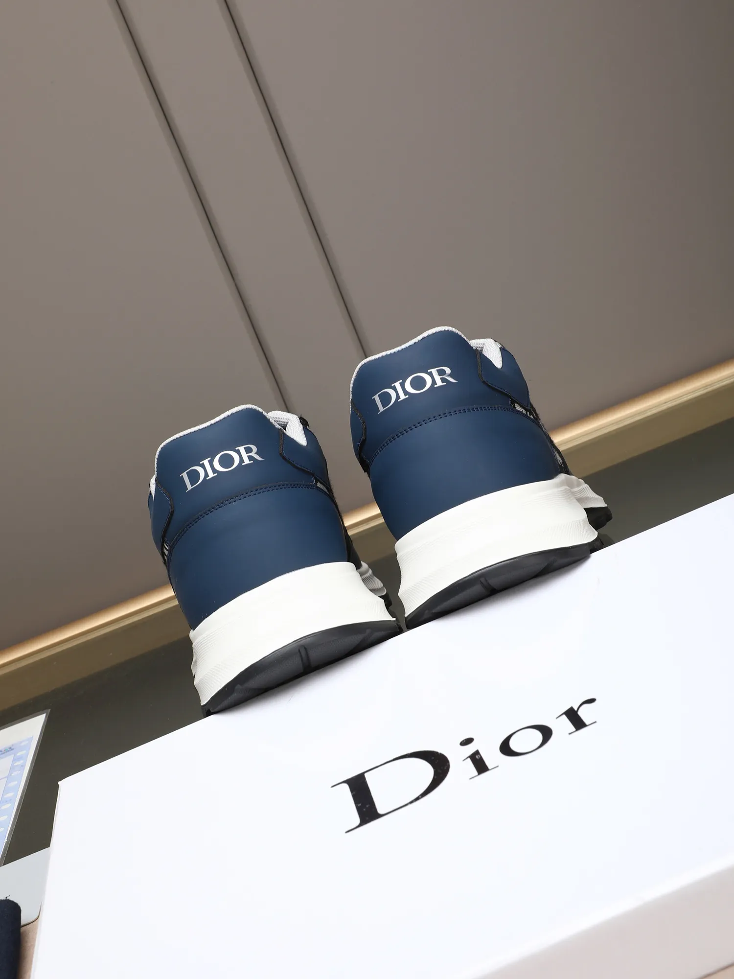 🆕🆕🆕Men's Shoes💰P460 Dior's avant-garde and versatile fashionable men's shoes are privately modeled, calfskin stitched with Dior's special waterproof fabric, fashionable, simple, stylish, eye-catching and classy. It will subvert old ideas and be a must-have for fashionistas who want to spend time with you! Must keep it for yourself! High-end comfort but low-end, high-end quality workmanship. Code number: 38-44 (45 customized) 4 colors for your choice [kiss][kiss][kiss]